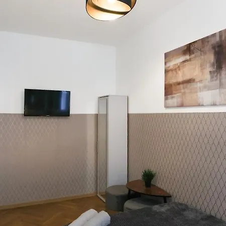 Clicktheflat Three Crosses Square Apart Rooms-3