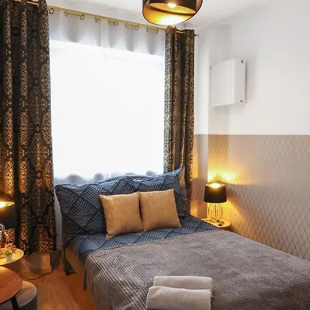 Clicktheflat Three Crosses Square Apart Rooms-2
